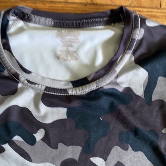 East bay under armor - Picture 3 of 3